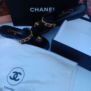 Authentic vintage Chanel shoe 37 and a 1/2 7 1/2.